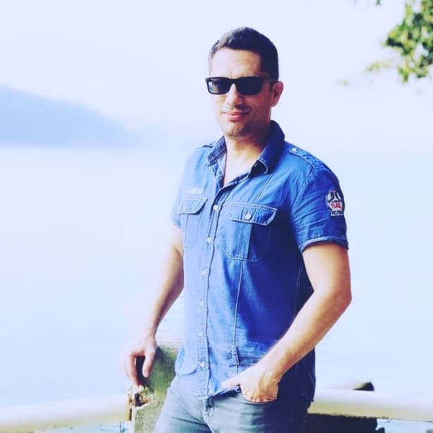 Somassagens - James Somassagens - James